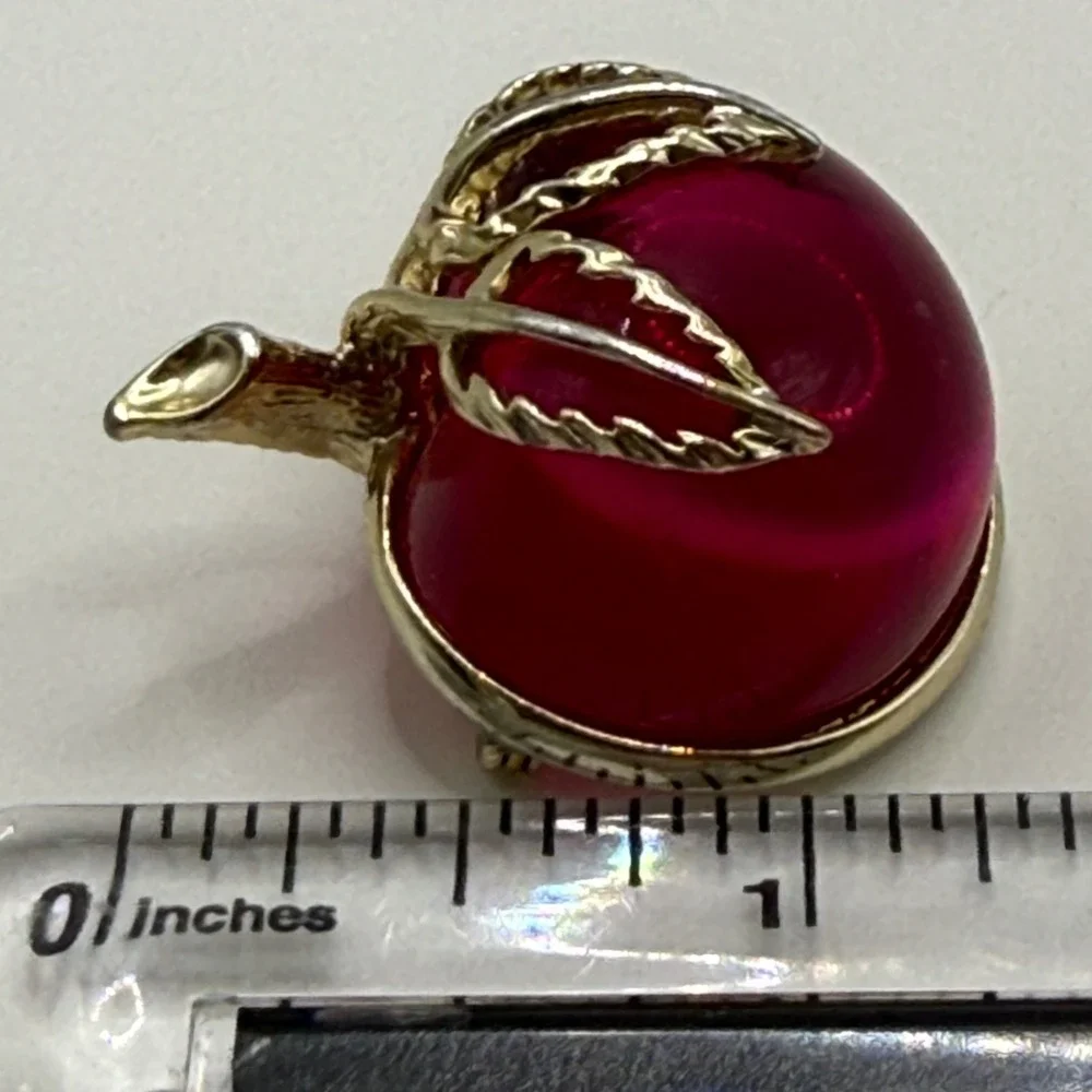Sarah Coventry Vintage Red Jelly Belly Apple Brooch Gold Tone Fruit Pin